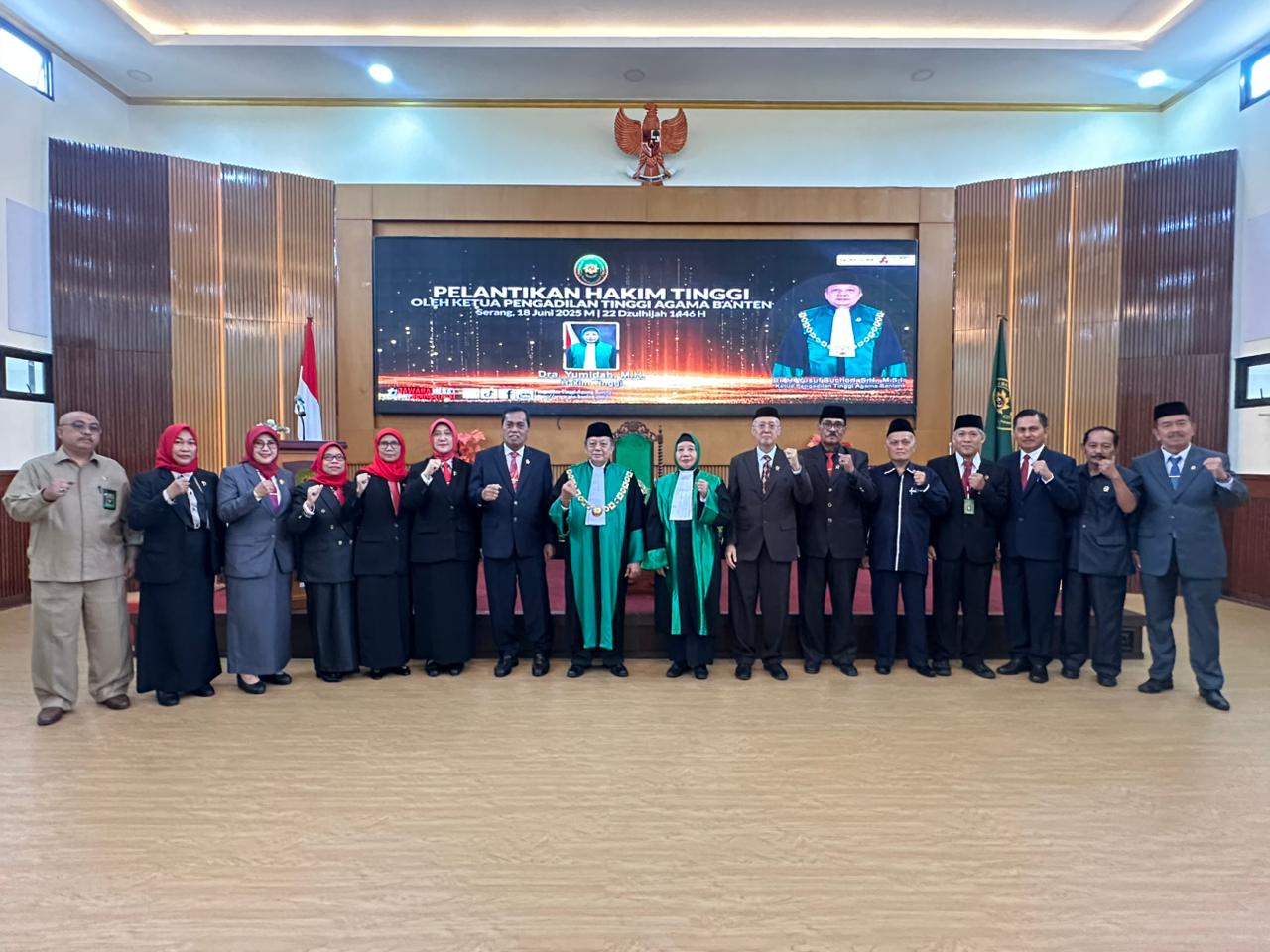 Foto bersama jajaran pejabat struktural